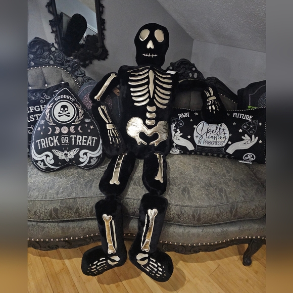Isaac Mizrahi Other - Isaac Mizrahi New York 5' Life Sized Black Gold Glam Skeleton Buddy Pillow Decor